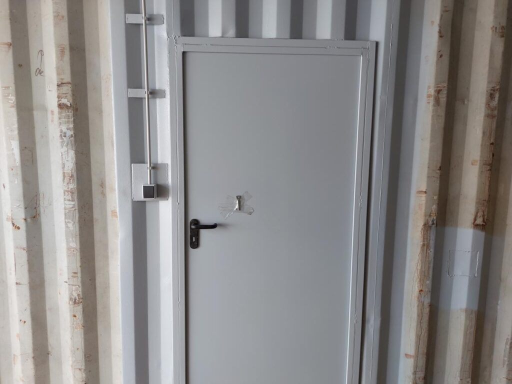 20 Fuß Lagercontainer NARU 339779-7 — Neu 2025 | Seitentür & Licht | Hamburg